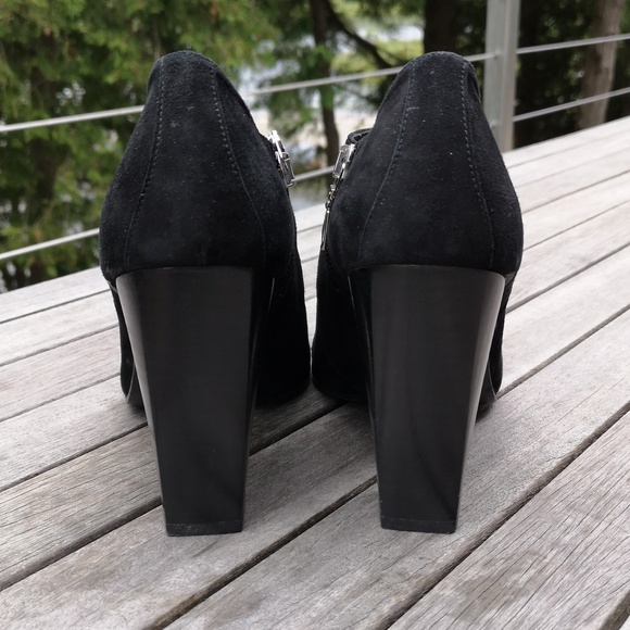 Donald J Pliner suede strappy heels - Picture 10 of 16